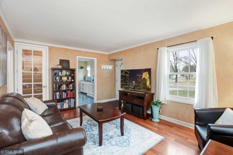 114 Park Ln, Hopkins, MN 55343