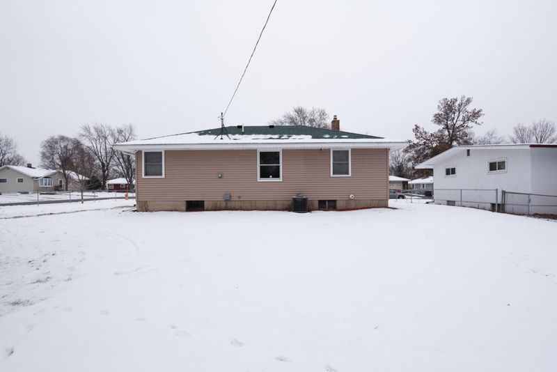 1261 Skillman Ave E, North Saint Paul, MN 55109