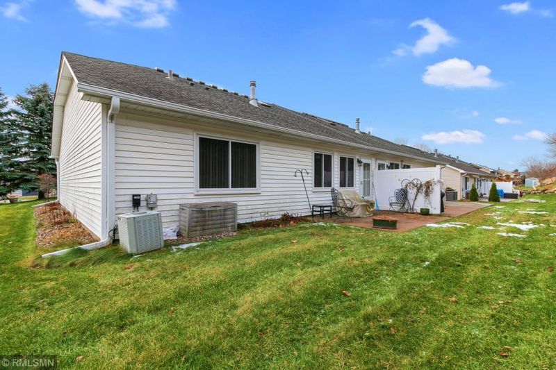 7556 Newbury Rd, Woodbury, MN 55125