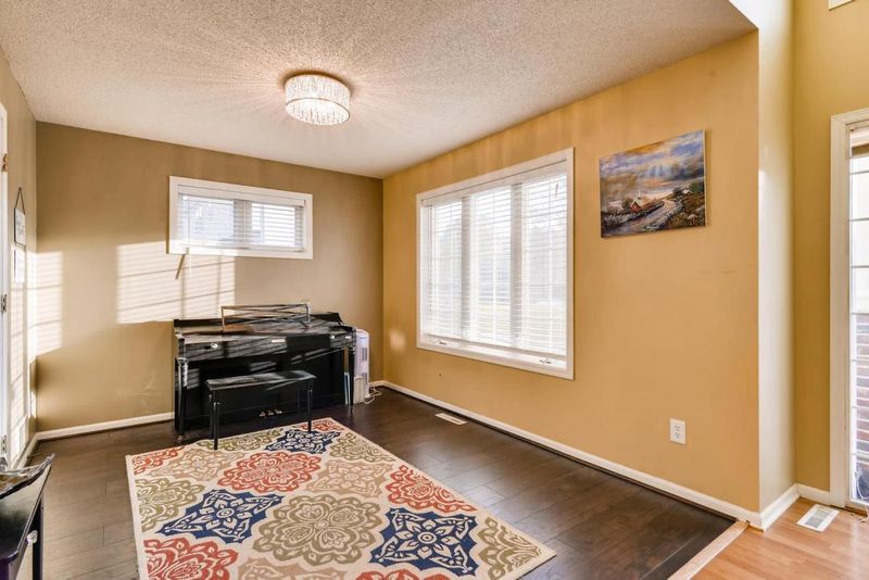 2427 Matterhorn Dr E, Maplewood, MN 55119