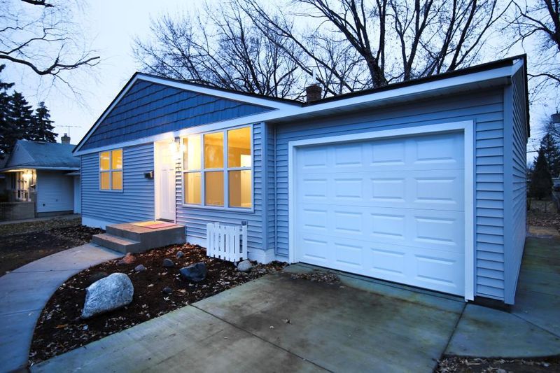 1076 Harmon Ave, West Saint Paul, MN 55118