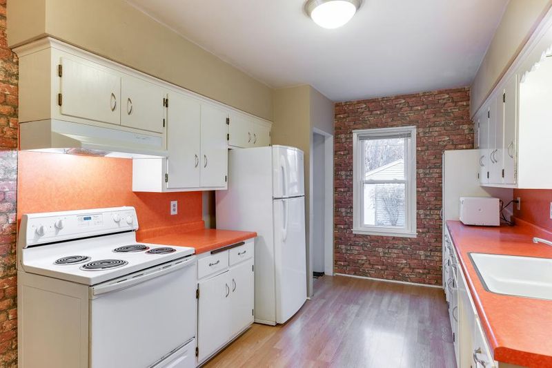 1193 Smith Ave S, West Saint Paul, MN 55118