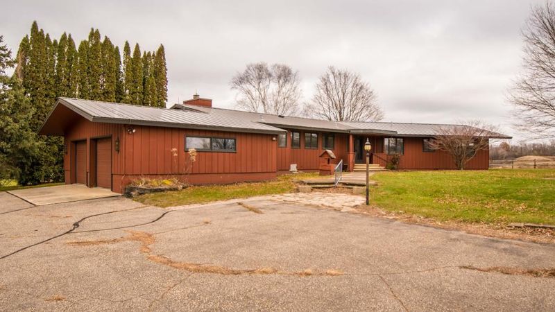 4425 220th St E, Faribault, MN 55021