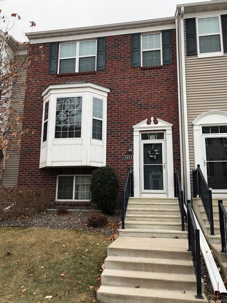 5215 Scott Trl, Robbinsdale, MN 55422