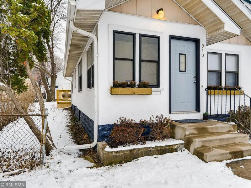 910 Concordia Ave, Saint Paul, MN 55104