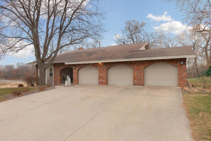 7670 Lanewood Ln N, Maple Grove, MN 55311