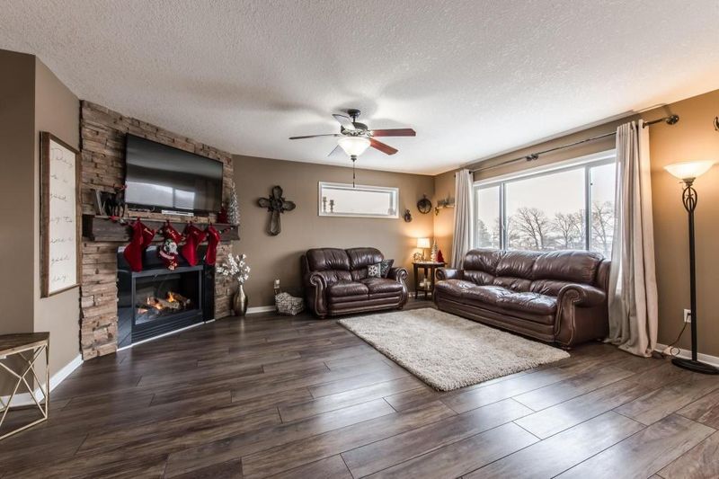 29301 Wildwood Rd, Chisago City, MN 55013