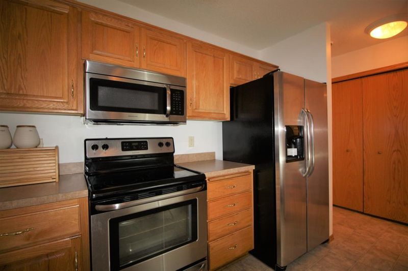 10935 Douglas Ln N, Champlin, MN 55316