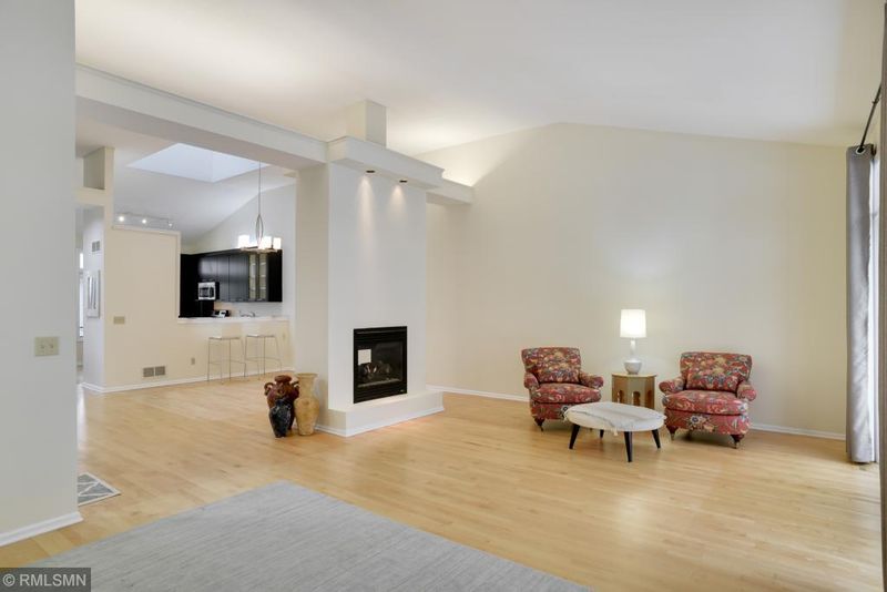 8465 Rice Lake Rd, Maple Grove, MN 55369