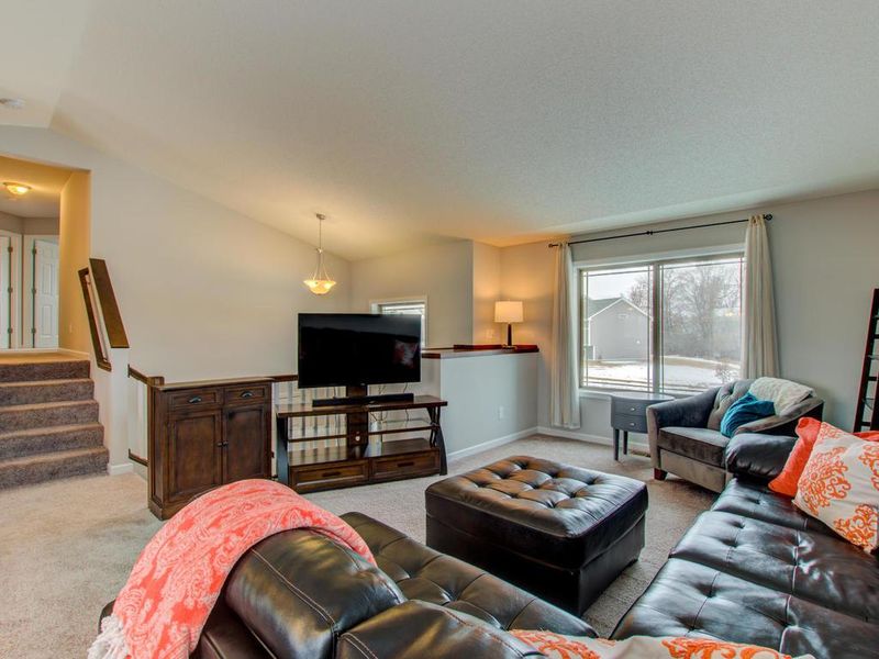 702 Horseshoe Ln, Braham, MN 55006