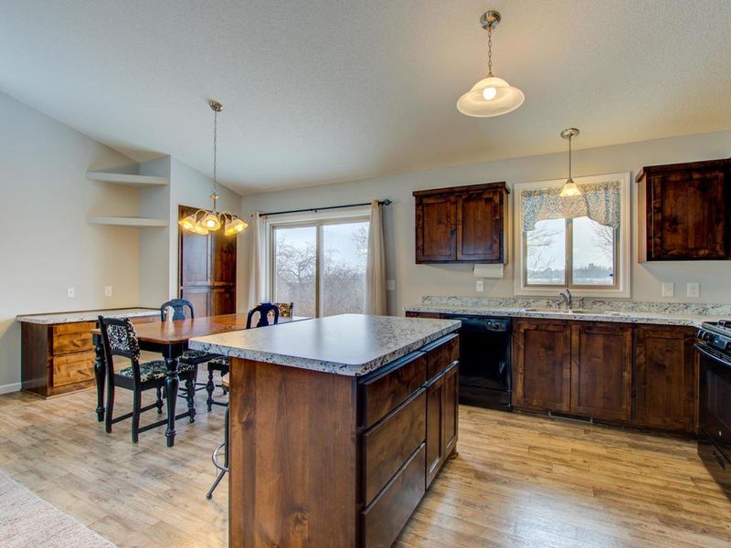 702 Horseshoe Ln, Braham, MN 55006
