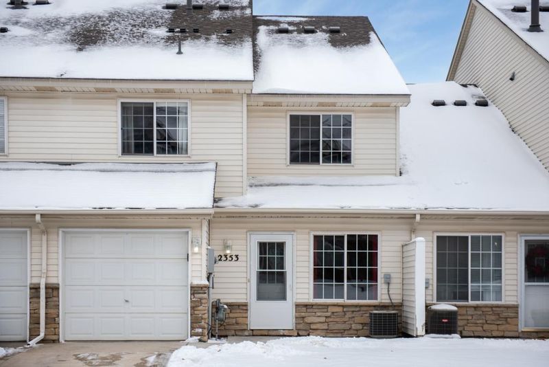 2353 Cascade Dr, Shakopee, MN 55379