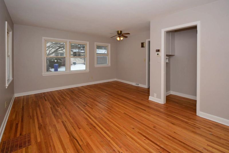2076 Case Ave E, Saint Paul, MN 55119