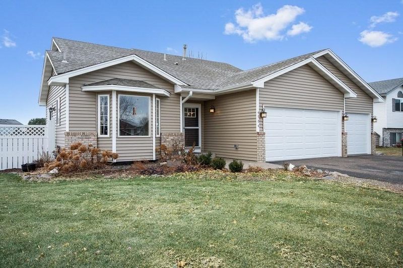 4704 Farmstead Dr, Monticello, MN 55362