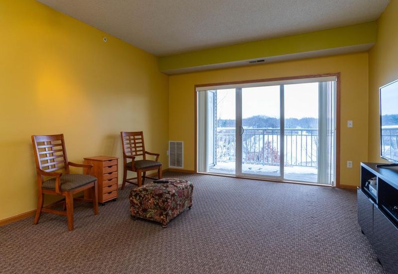 2231 Penn Pl #319, North Saint Paul, MN 55109