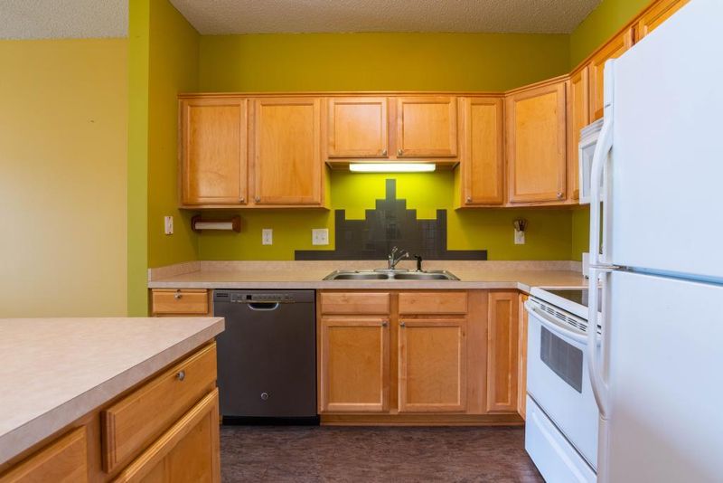 2231 Penn Pl #319, North Saint Paul, MN 55109