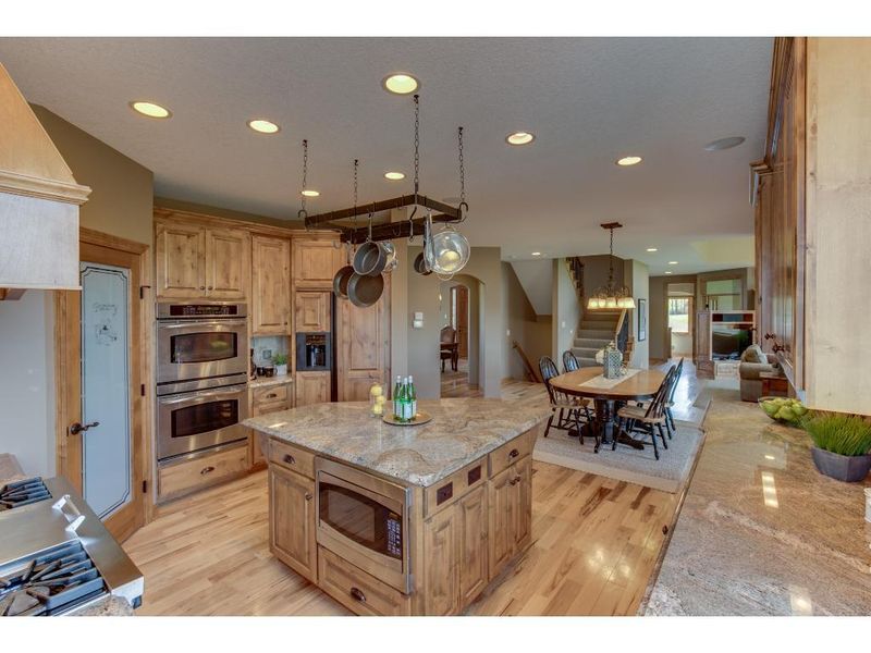 21400 Palomino Dr, Prior Lake, MN 55372