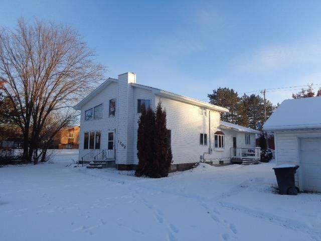 1702 1st St W, Eveleth, MN 55734