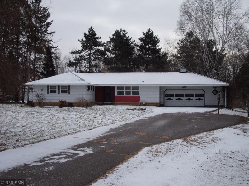 445 5th St SW, Milaca, MN 56353