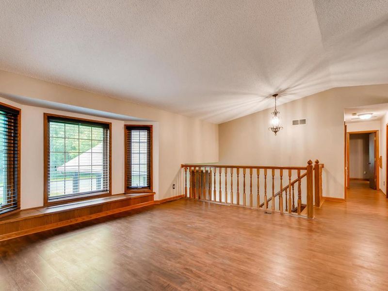 1626 Mallard Dr, Eagan, MN 55122