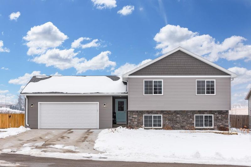298 Highlands Ave, Zumbrota, MN 55992