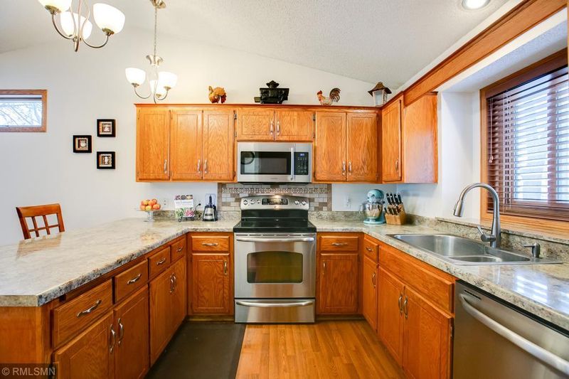 4240 155th St W, Rosemount, MN 55068