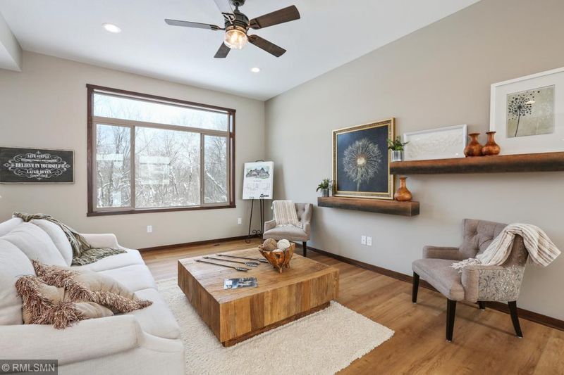 12716 315th St, Lindstrom, MN 55045