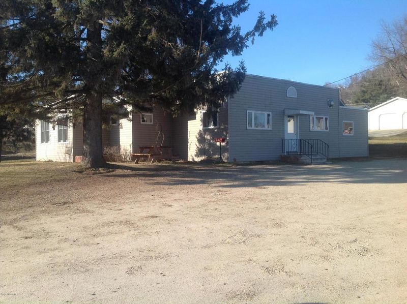 201 S 3rd St, Brownsville, MN 55919