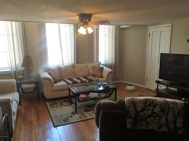 107 Pembroke Ave, Wabasha, MN 55981