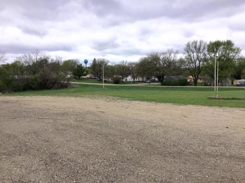 214 E State St, Kiester, MN 56051