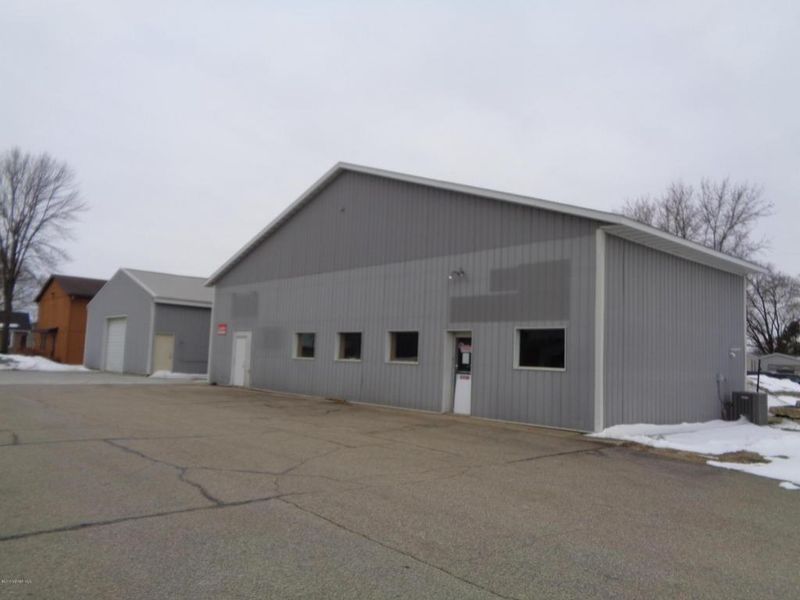 516 N Main St, Pine Island, MN 55963