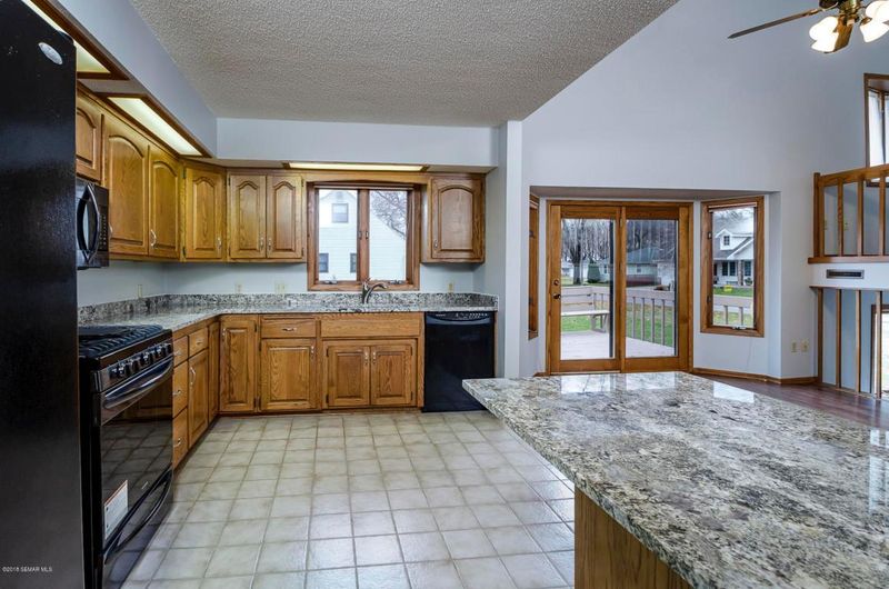 405 18th St SW, Rochester, MN 55902