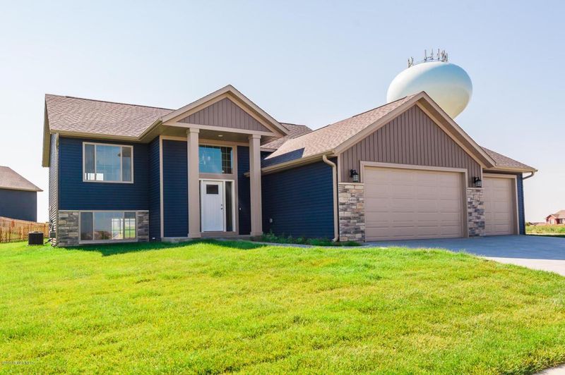6400 Fairway Dr NW, Rochester, MN 55901