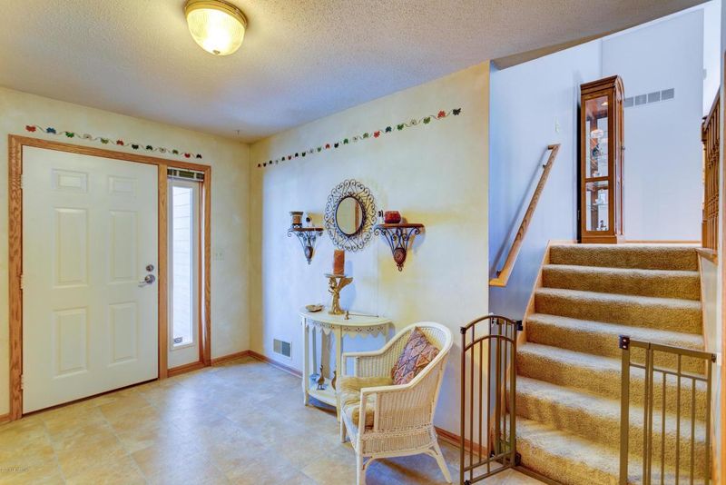 619 43rd Ave NW, Rochester, MN 55901