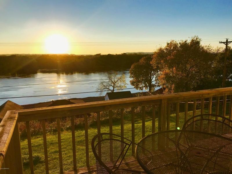 504 S 2nd St, Alma, WI 54610