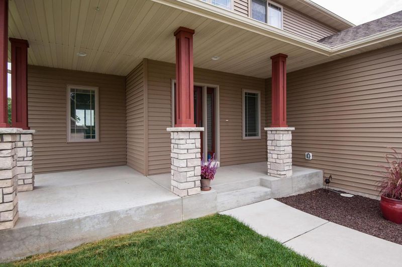 1812 Stone Crest Dr NE, Rochester, MN 55906