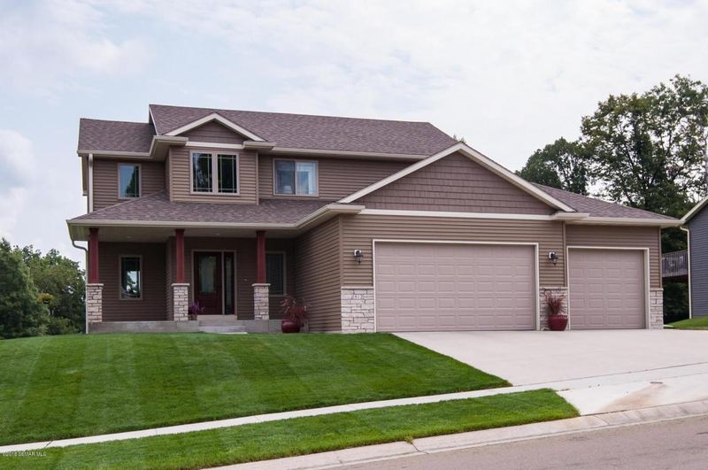 1812 Stone Crest Dr NE, Rochester, MN 55906