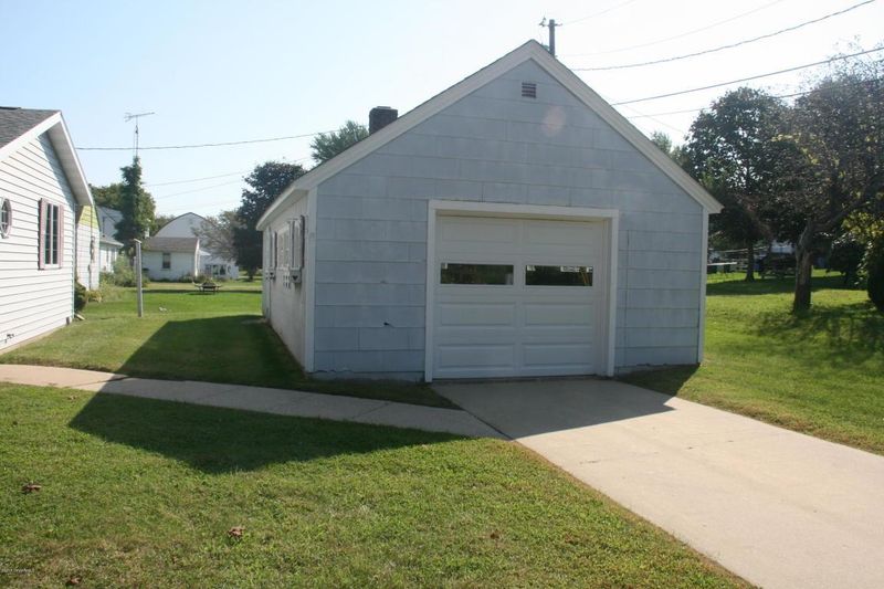 204 E Mckinley St, Caledonia, MN 55921