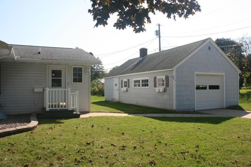 204 E Mckinley St, Caledonia, MN 55921