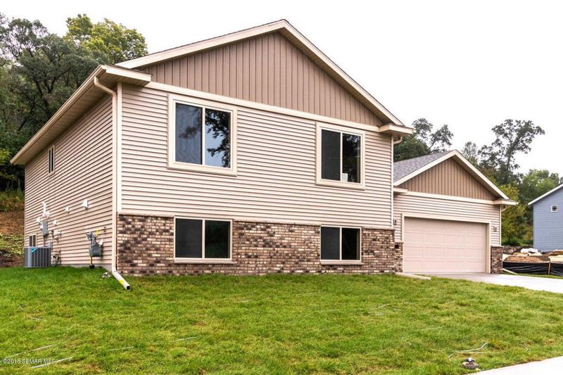 6616 Clarkia Dr NW, Rochester, MN 55901