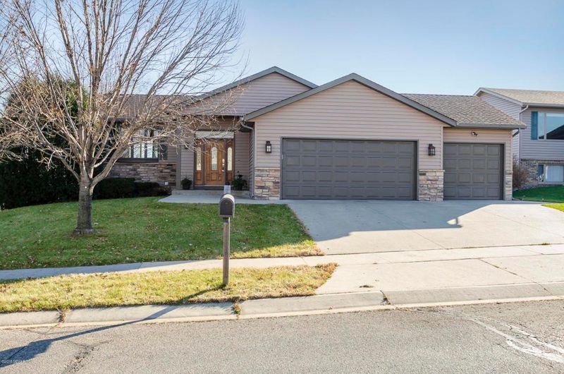 622 Manor Ridge Dr NW, Rochester, MN 55901