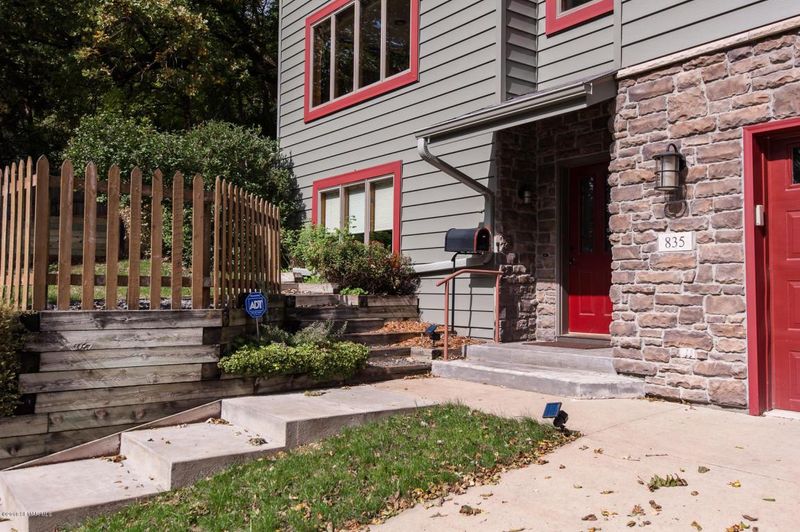 835 15 1/2 St NW, Rochester, MN 55901
