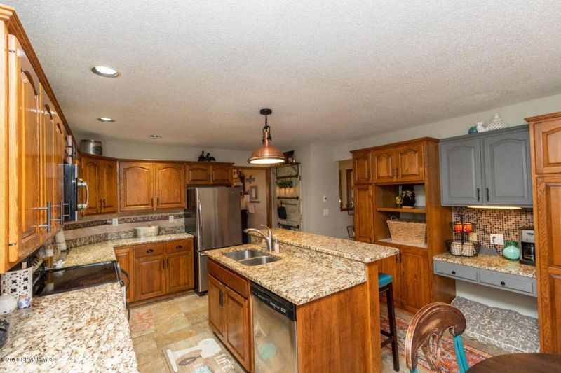 5381 Connemara Dr NE, Rochester, MN 55906