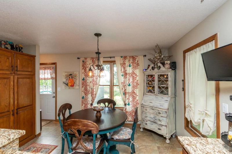 5381 Connemara Dr NE, Rochester, MN 55906