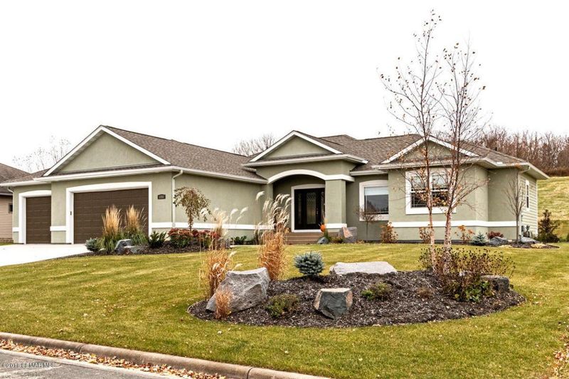 1253 Dorothea Dr, Zumbrota, MN 55992