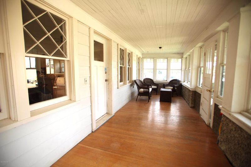 121 E 4th St, Zumbrota, MN 55992