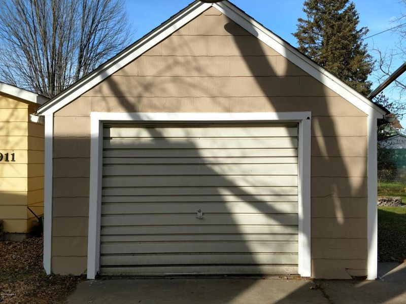 913 9th Ave SE, Austin, MN 55912