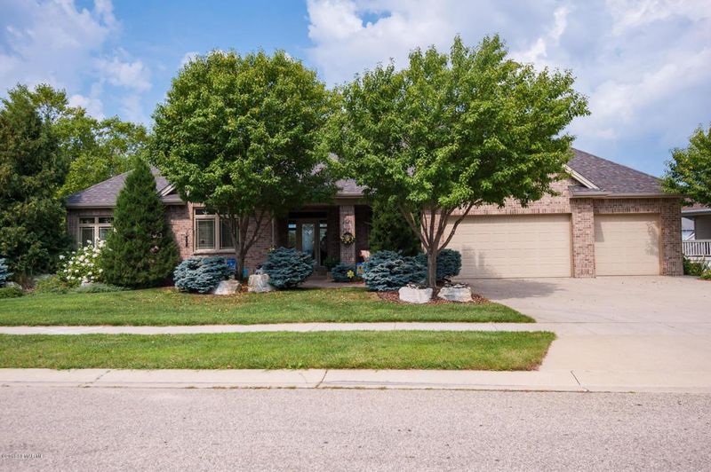 933 Whitney Ln SW, Rochester, MN 55902