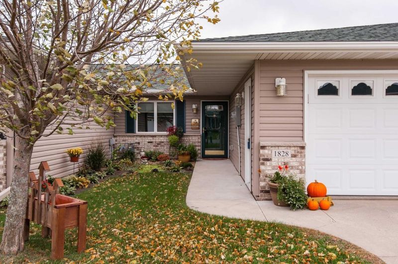 1828 Clubhouse Dr NE, Stewartville, MN 55976