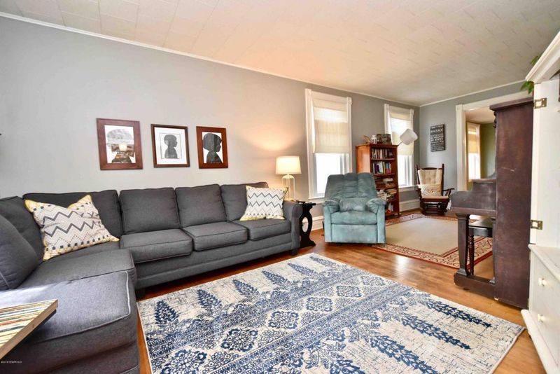 522 W 7th St, Winona, MN 55987